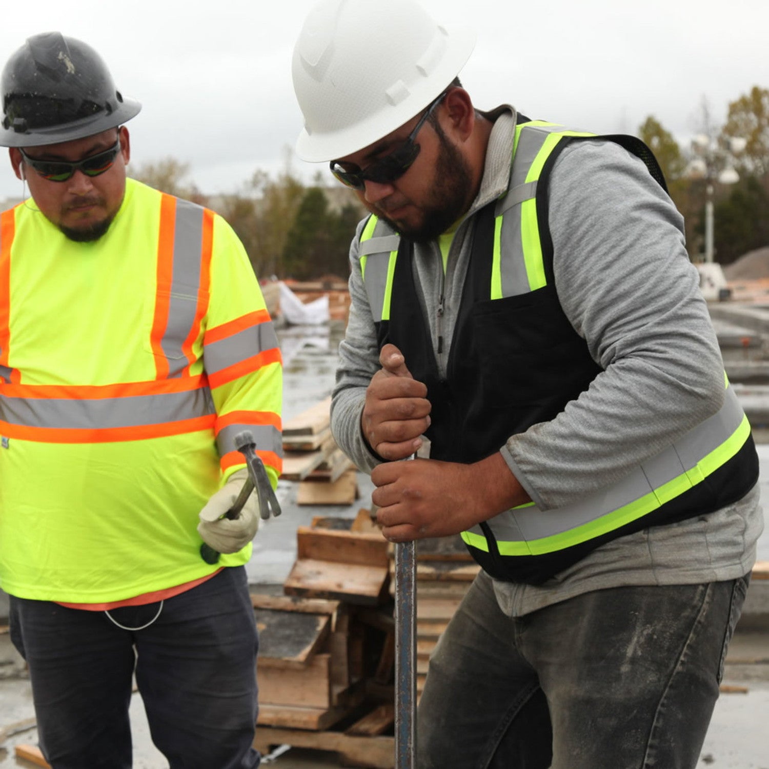 Pyramex RVZ2411CP Type 0 Class 1 Black Hi-Vis Safety Vest Construction Worker 2