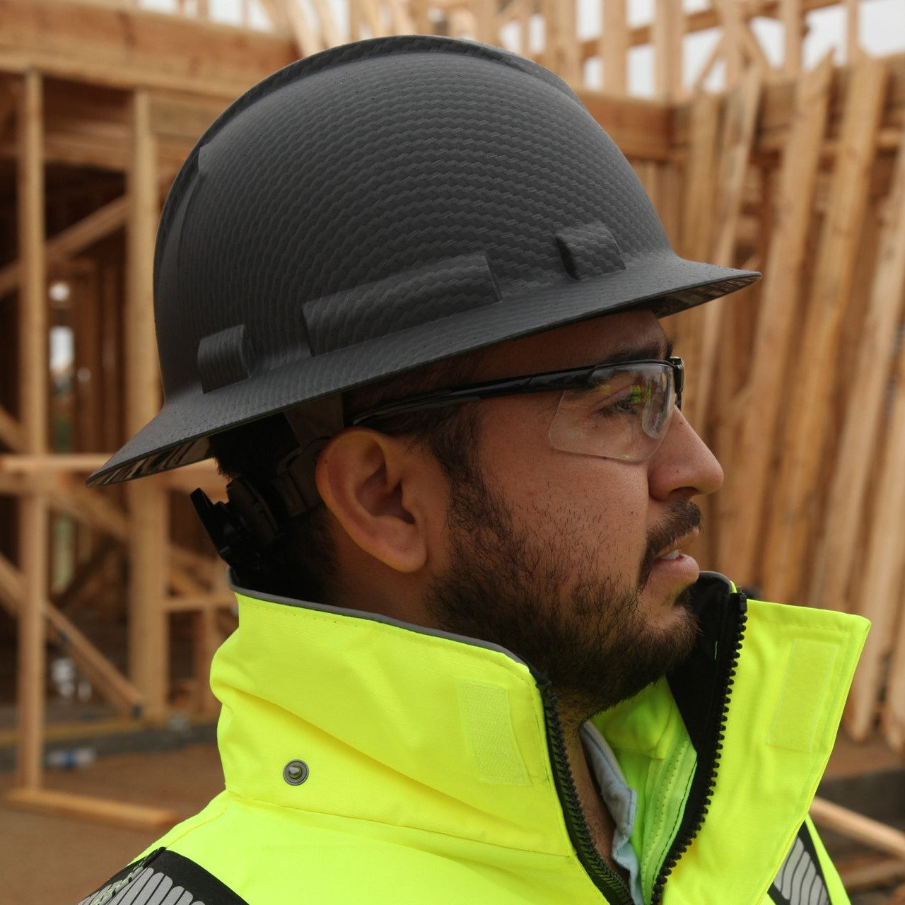 Pyramex Ridgeline Full Brim Hard Hat Hydro Dipped 4-Point Ratchet Suspension worn by a construction worker with hi-vis jacket and safety glasses