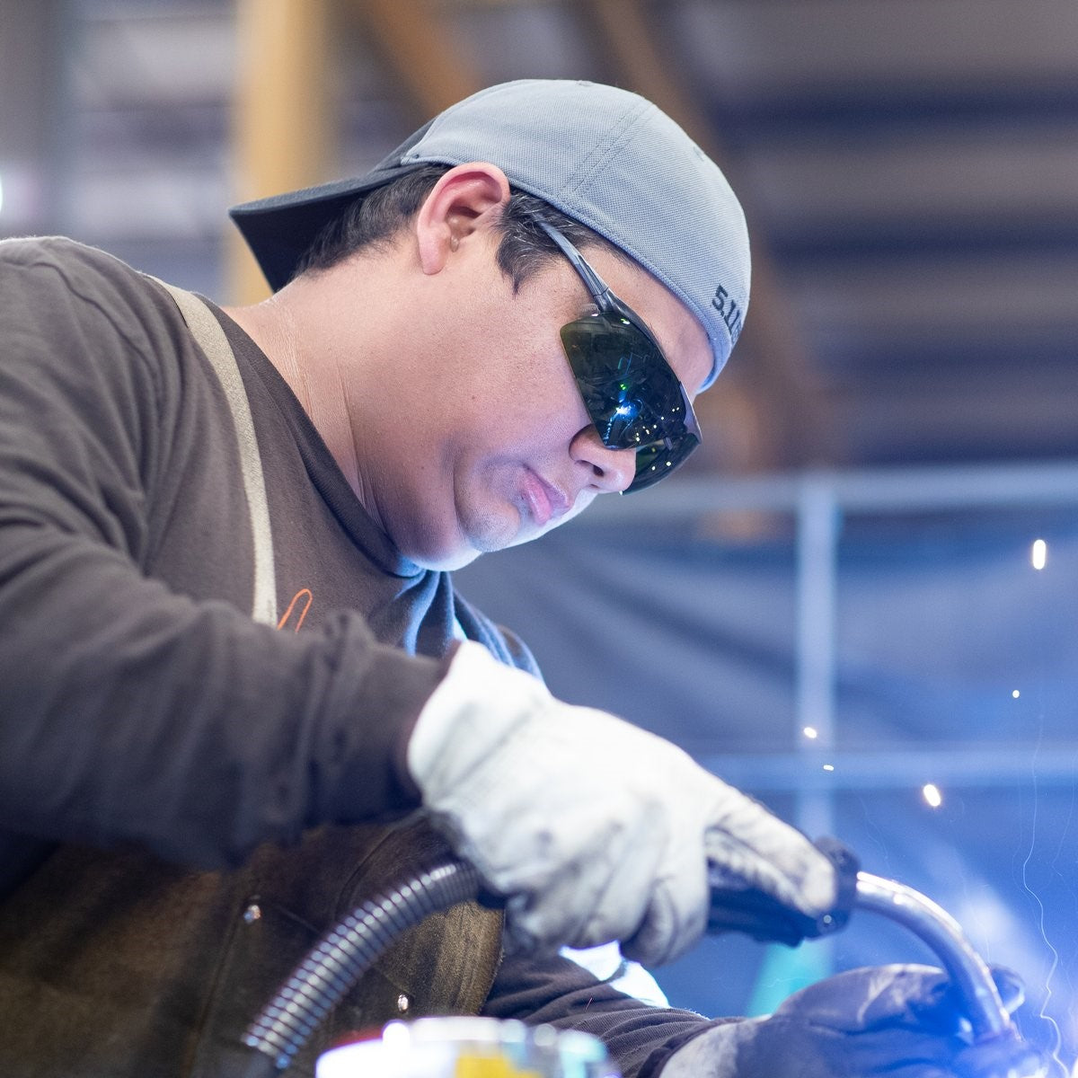 Pyramex SB4950STP Onix Plus Safety Glasses worker 2