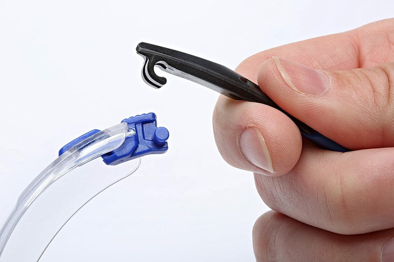 3M Solus Safety Glasses with Blue Temples, Clear Anti-Fog Lens and Foam & Strap Kit S1101SGAF-KT - Temple Installation Closeup