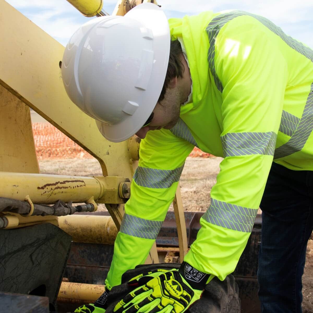 Pyramex RLPH110 Type R Class 3 Long Sleeve Moisture-Wicking UPF 50 Pullover Hoodie Hi-Vis Lime Worker