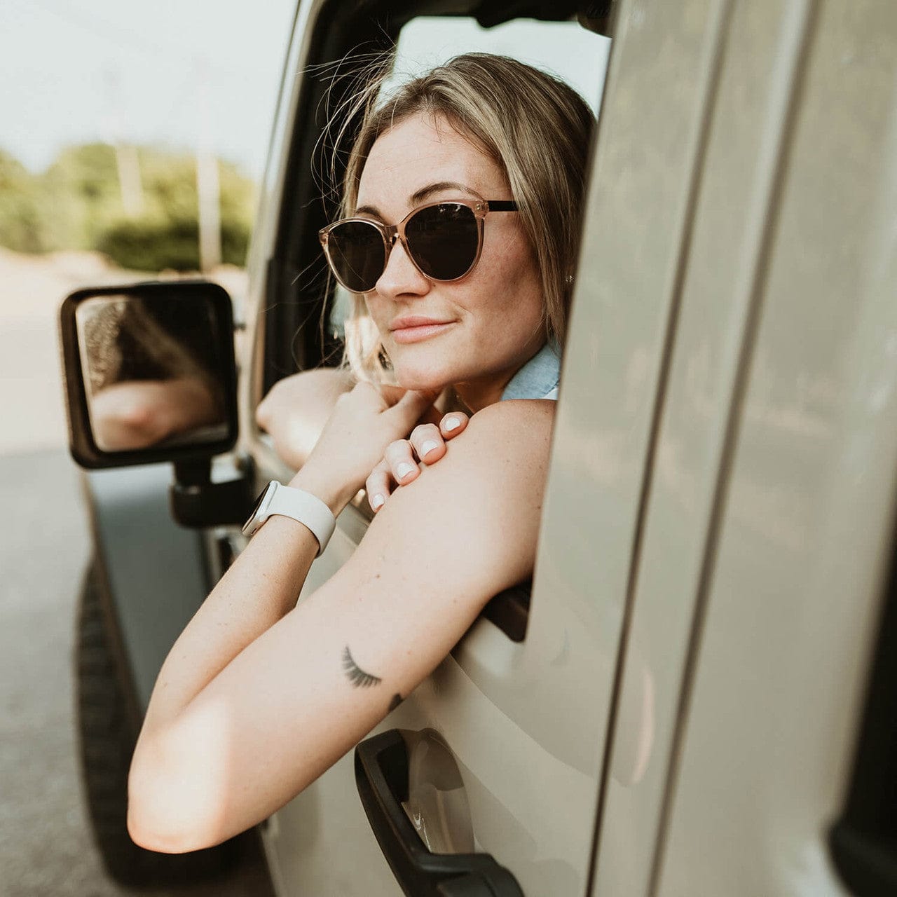 Model Wearing Solect Phase Polarized Sunglasses 2