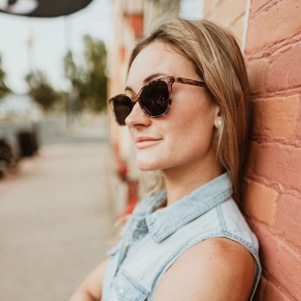 Model Wearing Solect Silk Polarized Sunglasses 2