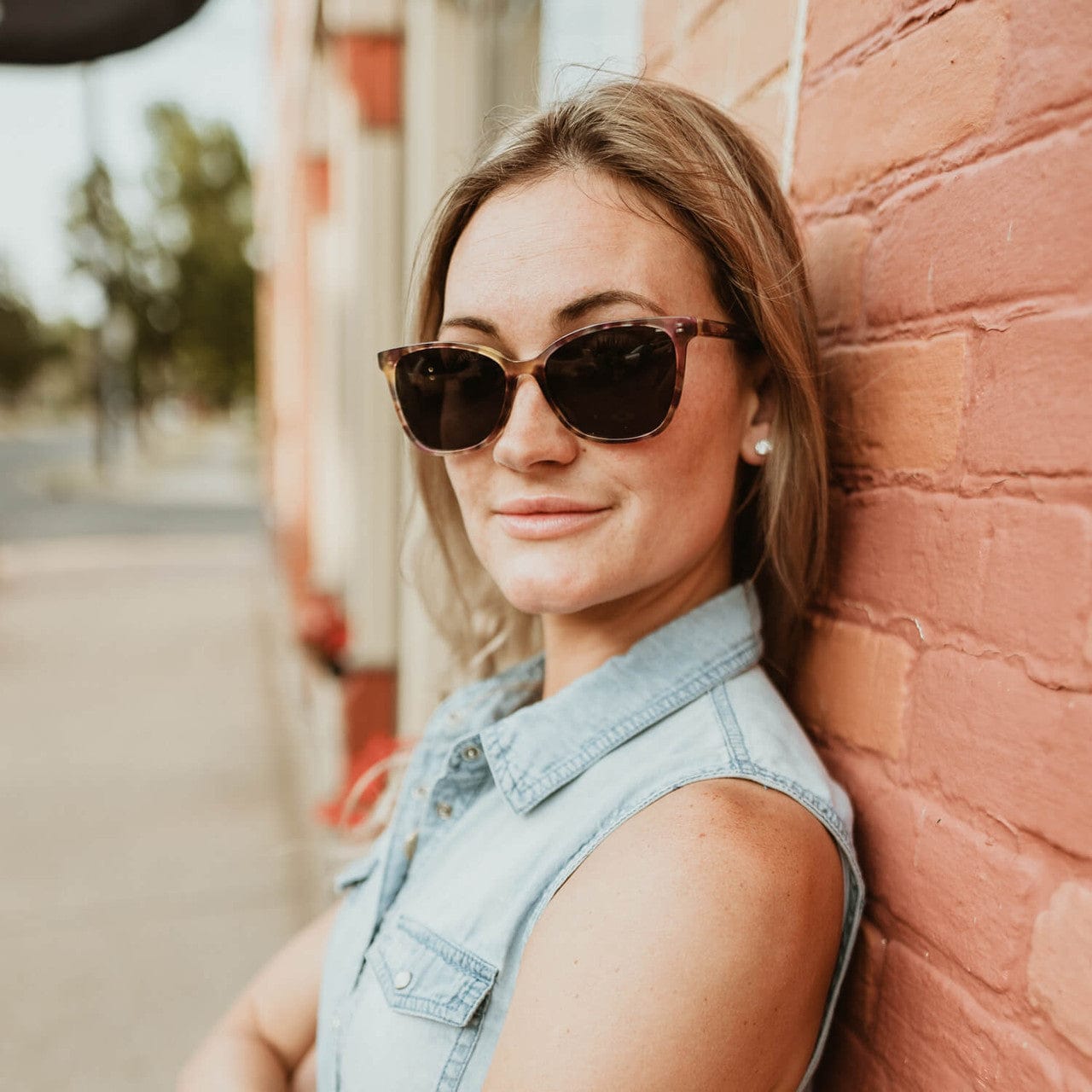 Model Wearing Solect Silk Polarized Sunglasses 3