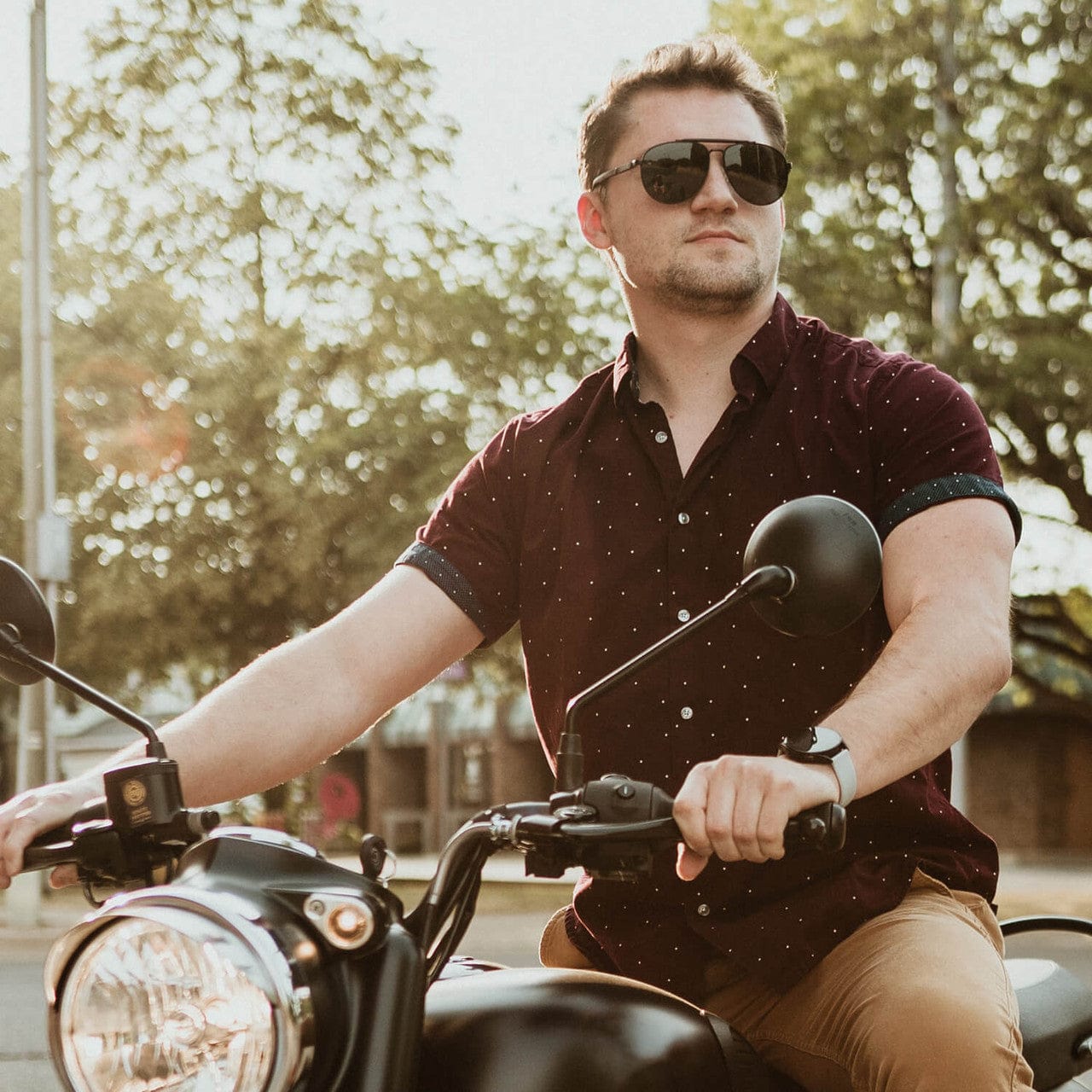 Model Wearing Solect Walker Aviator Polarized Sunglasses 2