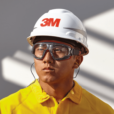 Worker wearing 3M GoggleGear 500 Series Safety Goggles