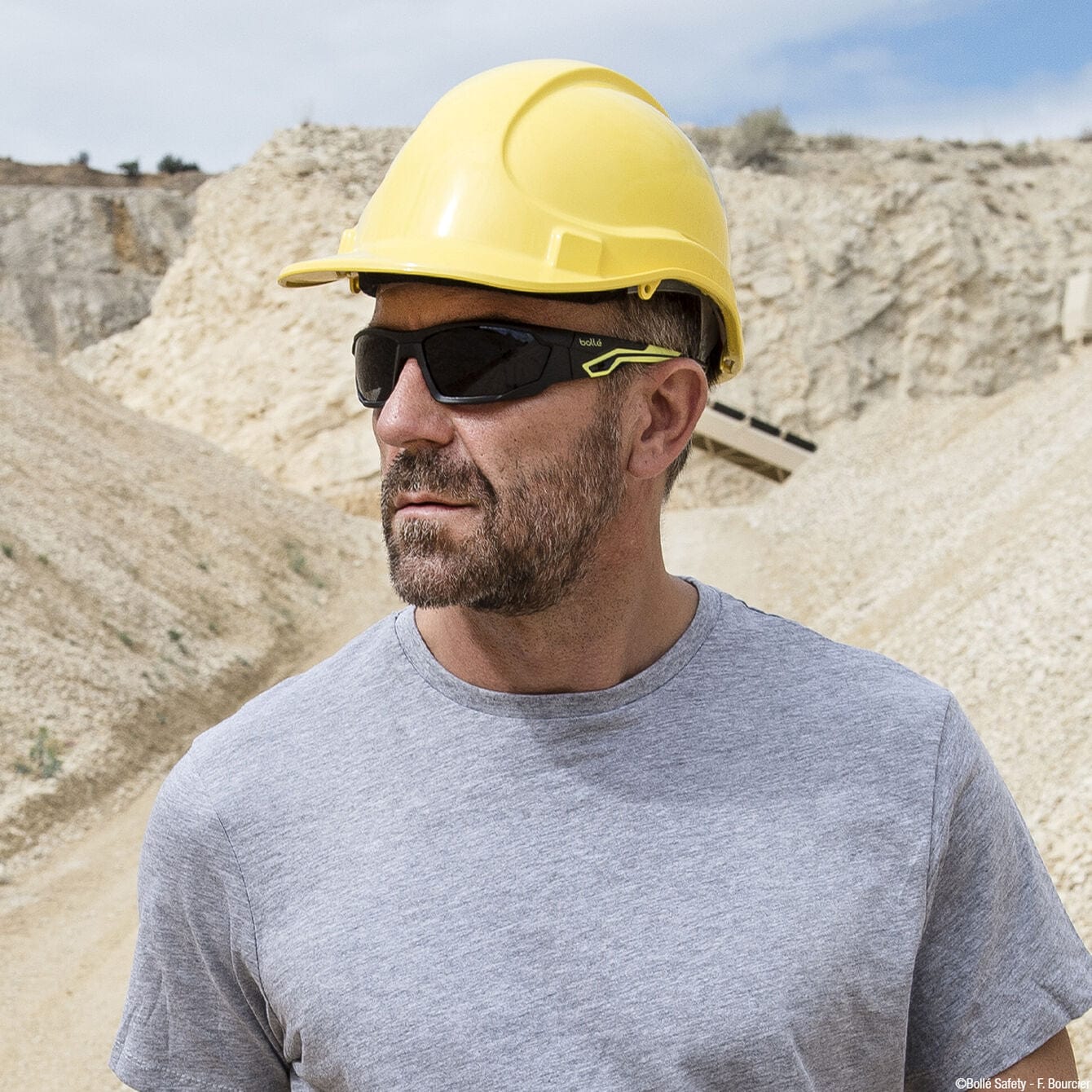 Construction worker wearing Bolle Mercuro Safety Glasses