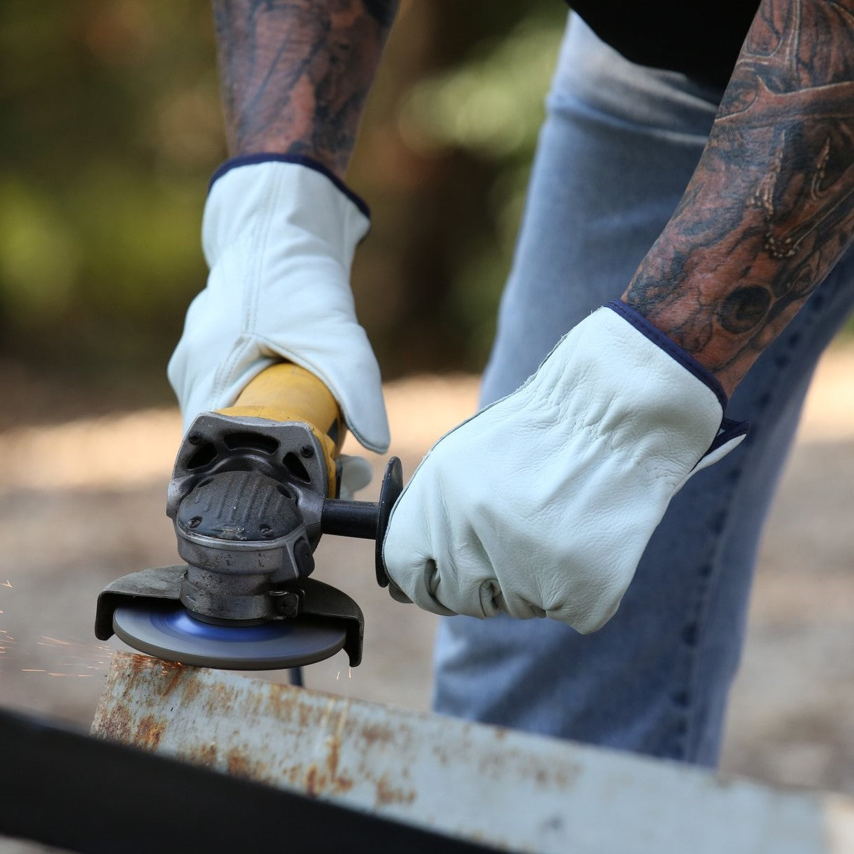 Pyramex GL2004K Grain Cowhide Leather Keystone Thumb Driver Gloves worn by worker using a grinder