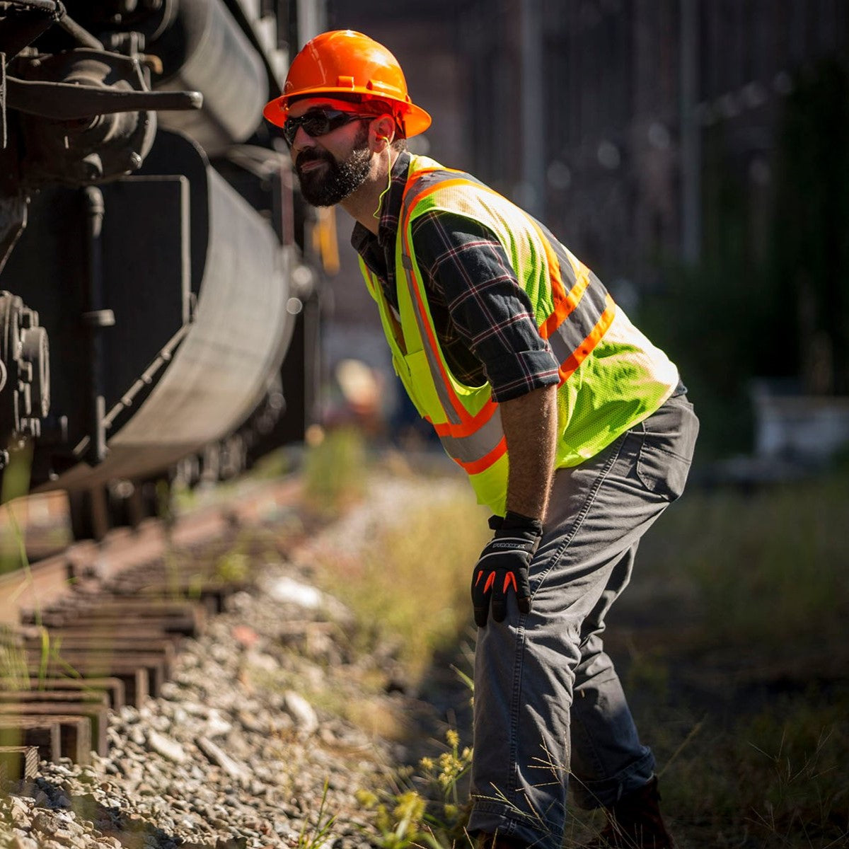 Pyramex HP54141 Ridgeline Full Brim Hard Hat - 4-Point Ratchet Suspension - Hi-Viz Orange worn by railyard worker